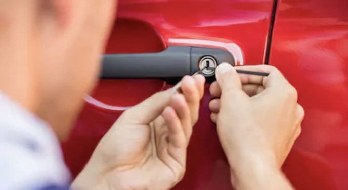 locksmith unlocking car